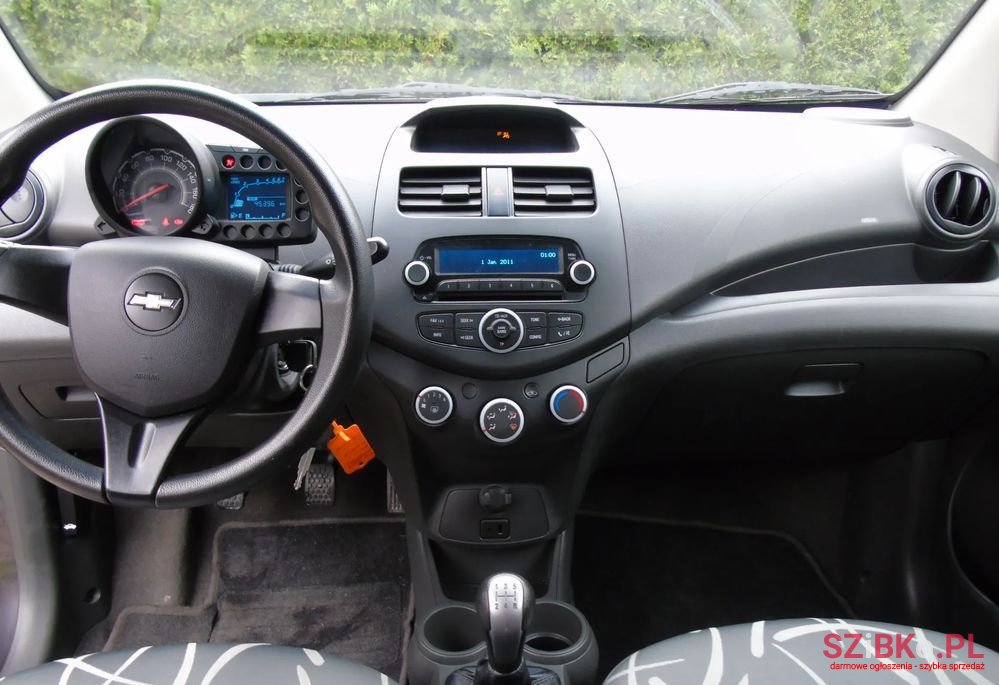 2013' Chevrolet Spark 1.0 Base photo #3