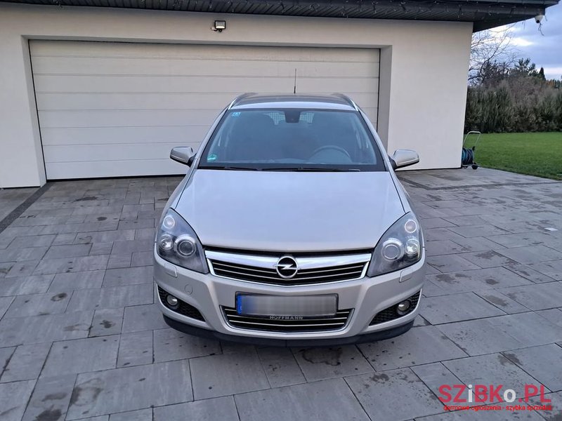 2009' Opel Astra 1.6 Caravan photo #1