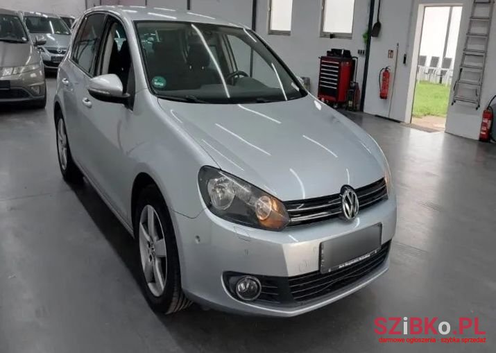 2011' Volkswagen Golf photo #4