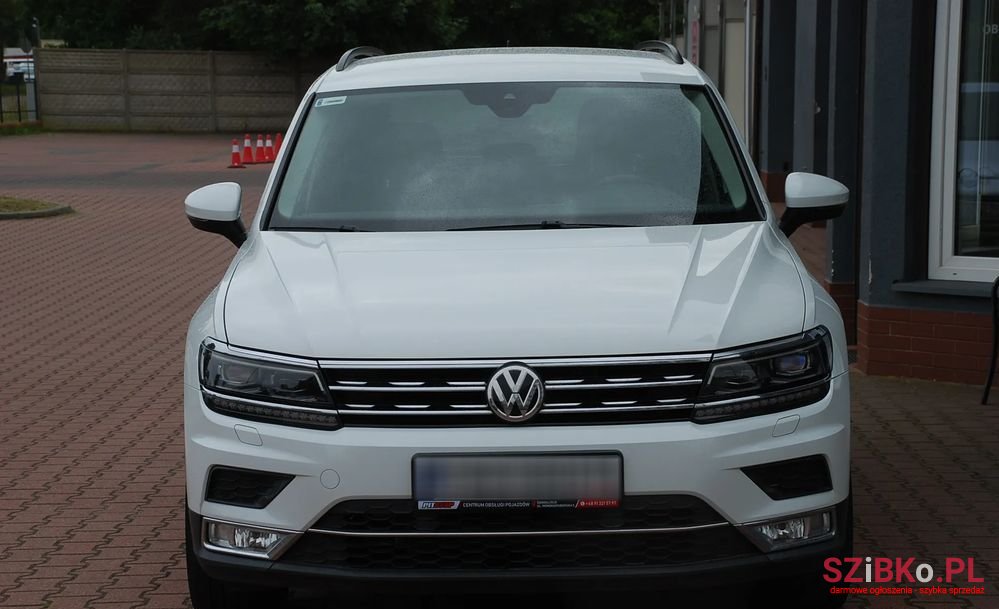 2016' Volkswagen Tiguan photo #2