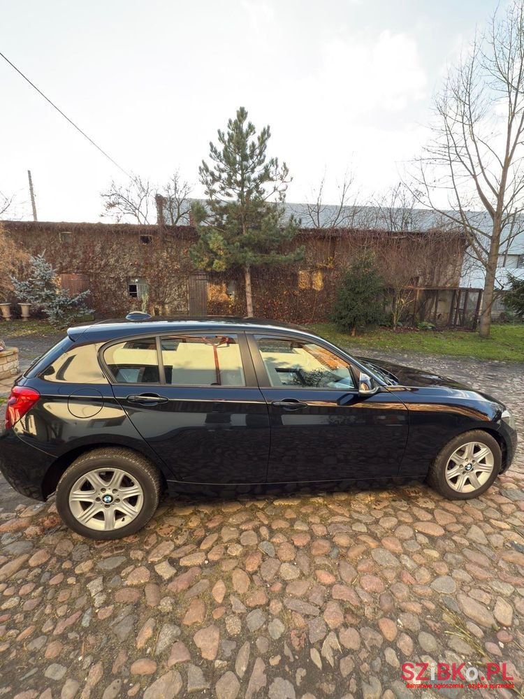 2011' BMW 1 Series 116I photo #3