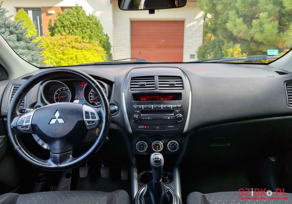 2011' Mitsubishi ASX photo #3