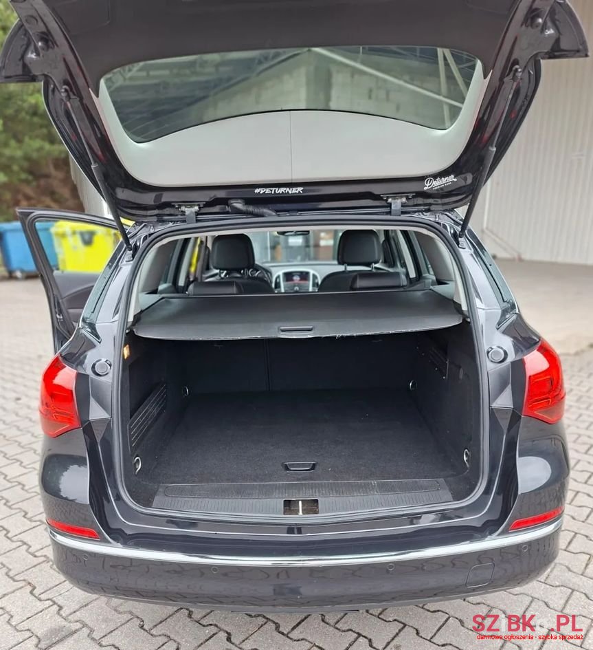 2014' Opel Astra photo #5