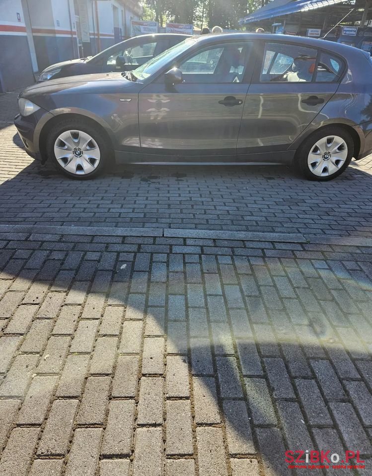 2005' BMW 1 Series 116I photo #3