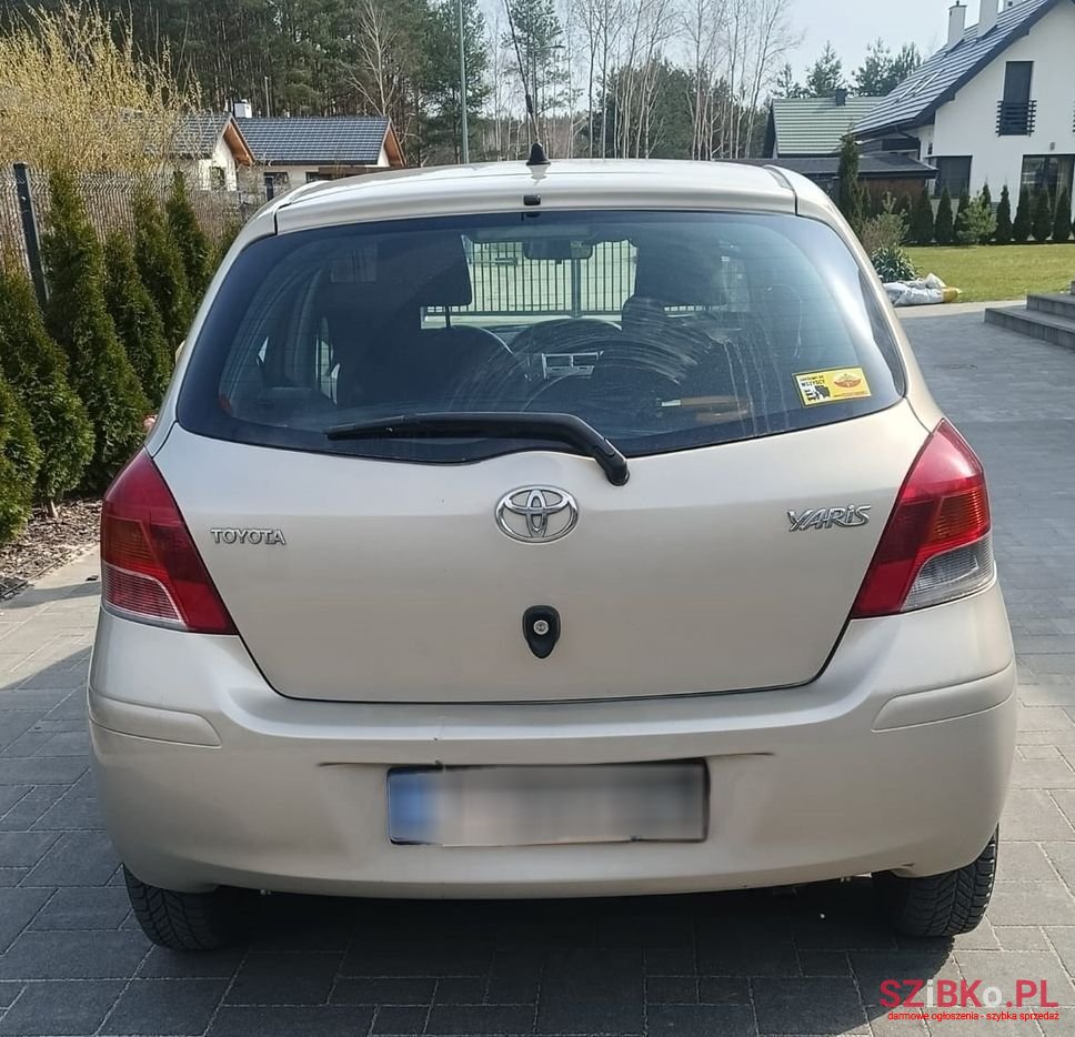 2009' Toyota Yaris 1.0 Luna Start photo #3