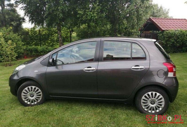 2010' Toyota Yaris photo #1