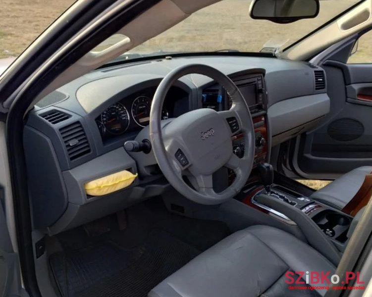 2005' Jeep Grand Cherokee photo #4