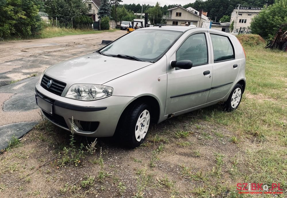 2004' Fiat Punto 1.2 8V photo #1