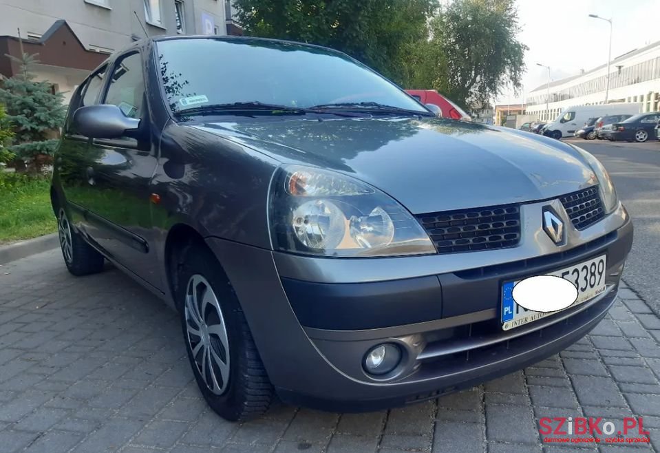 2002' Renault Clio photo #2