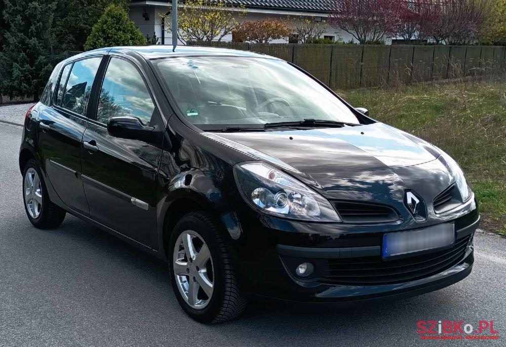 2009' Renault Clio photo #4