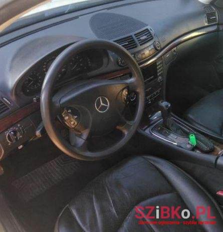 2006' Mercedes-Benz Klasa E photo #3