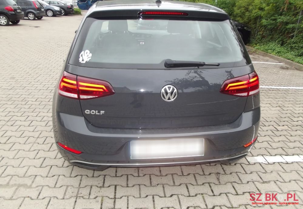 2019' Volkswagen Golf photo #4