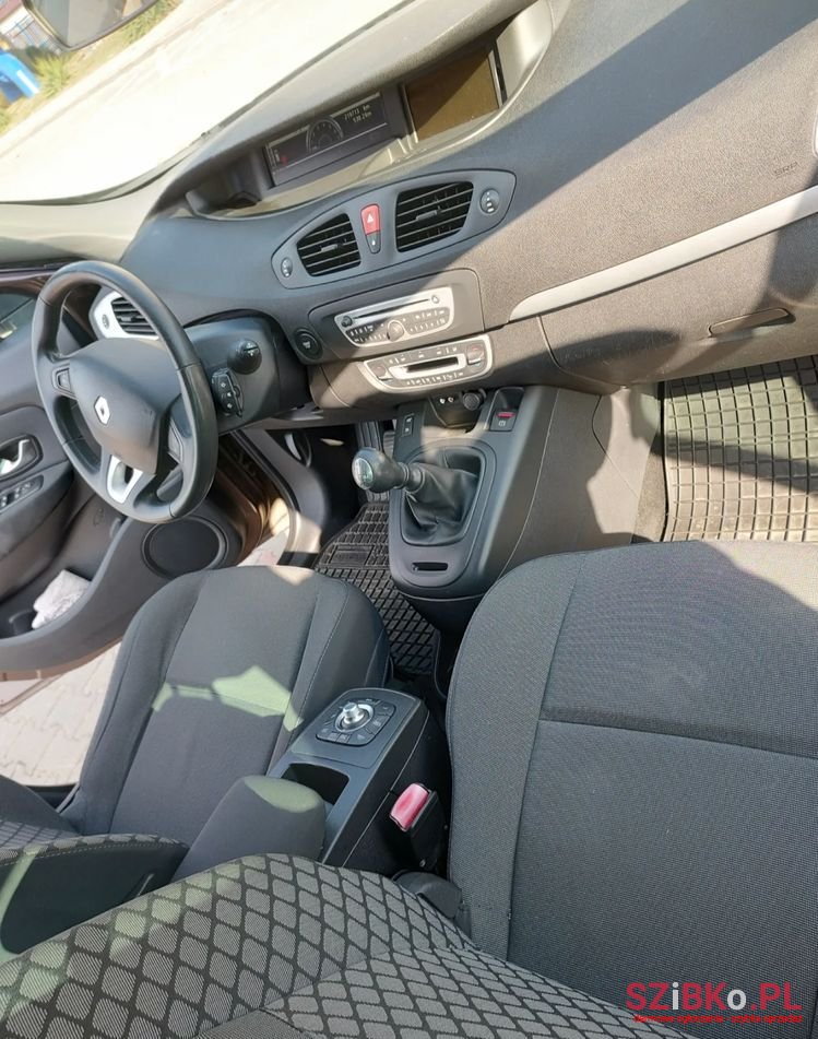 2010' Renault Scenic photo #2