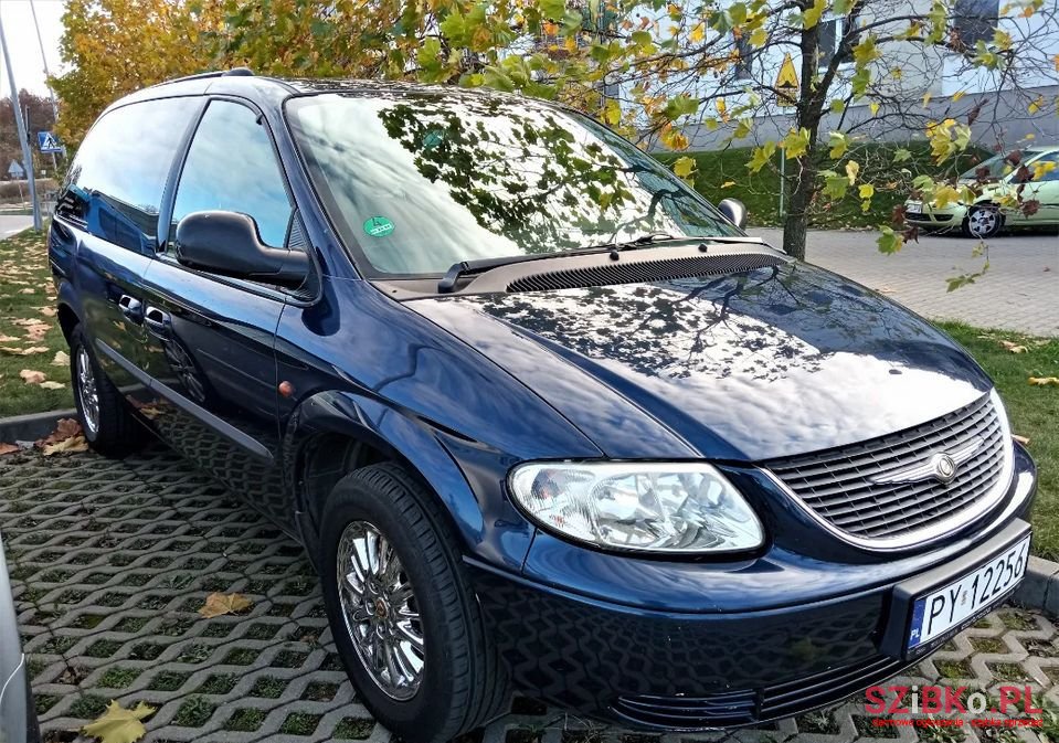 2003' Chrysler Voyager photo #1