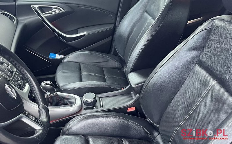2010' Opel Astra Iv 1.6 T Cosmo photo #6