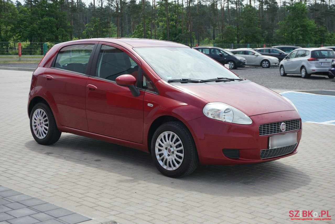 2009' Fiat Grande Punto photo #2