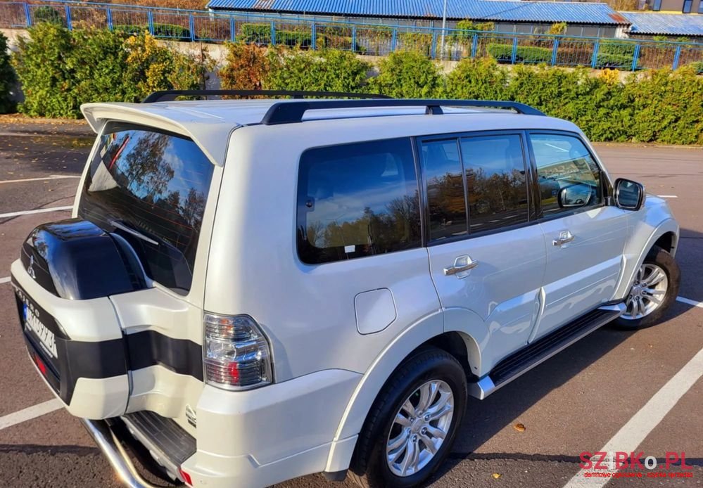 2016' Mitsubishi Pajero photo #4