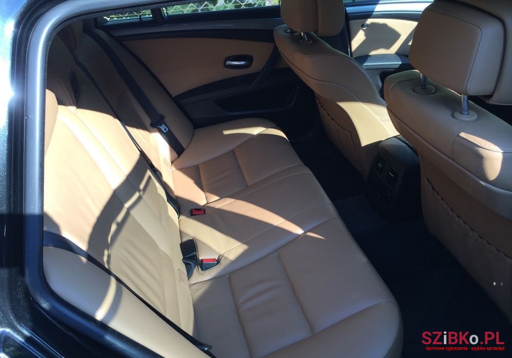 2009' BMW 5 Series 520D photo #4