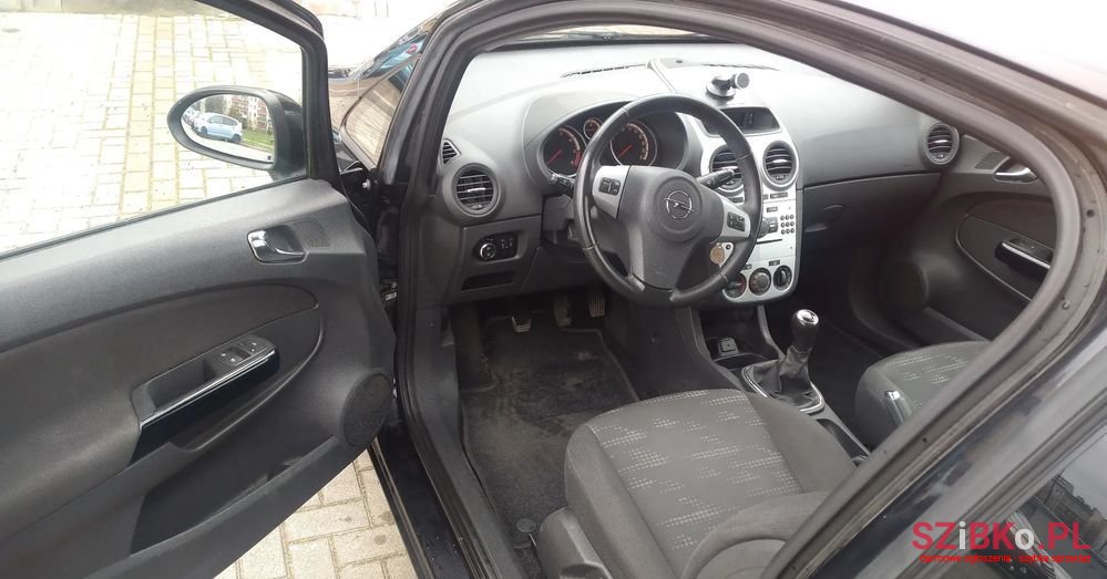 2011' Opel Corsa photo #6