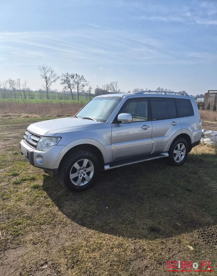2007' Mitsubishi Pajero photo #4