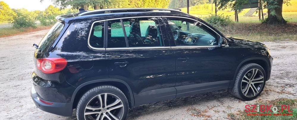 2010' Volkswagen Tiguan photo #3
