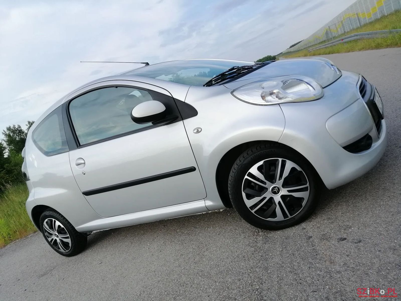 2011' Citroen C1 photo #6