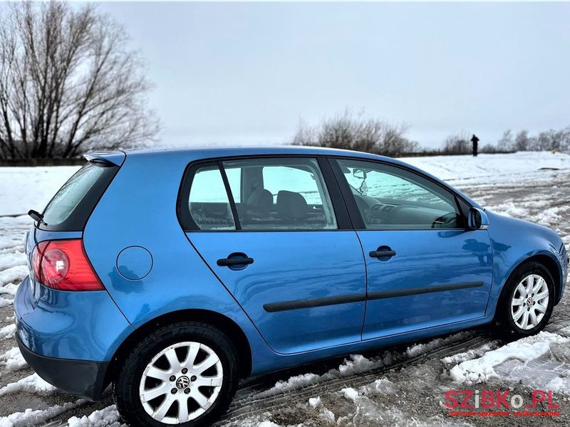 2004' Volkswagen Golf photo #3