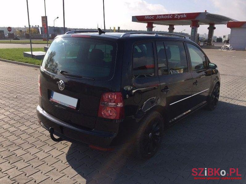 2007' Volkswagen Touran photo #3