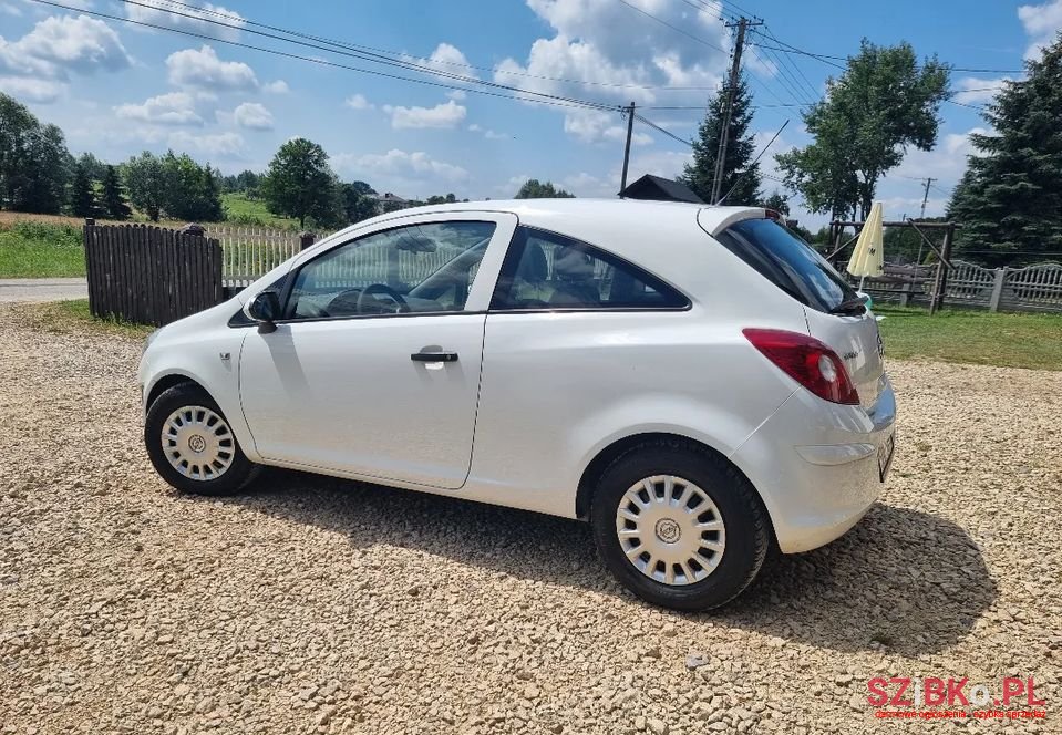 2011' Opel Corsa photo #2