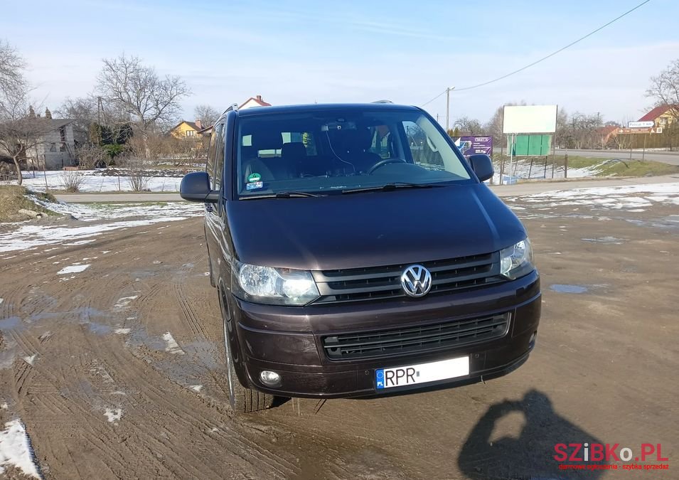 2011' Volkswagen Transporter photo #2