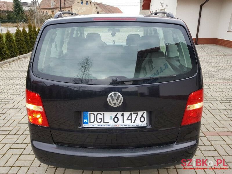 2005' Volkswagen Touran photo #6