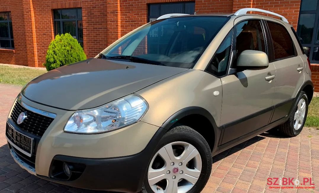 2008' Fiat Sedici photo #1