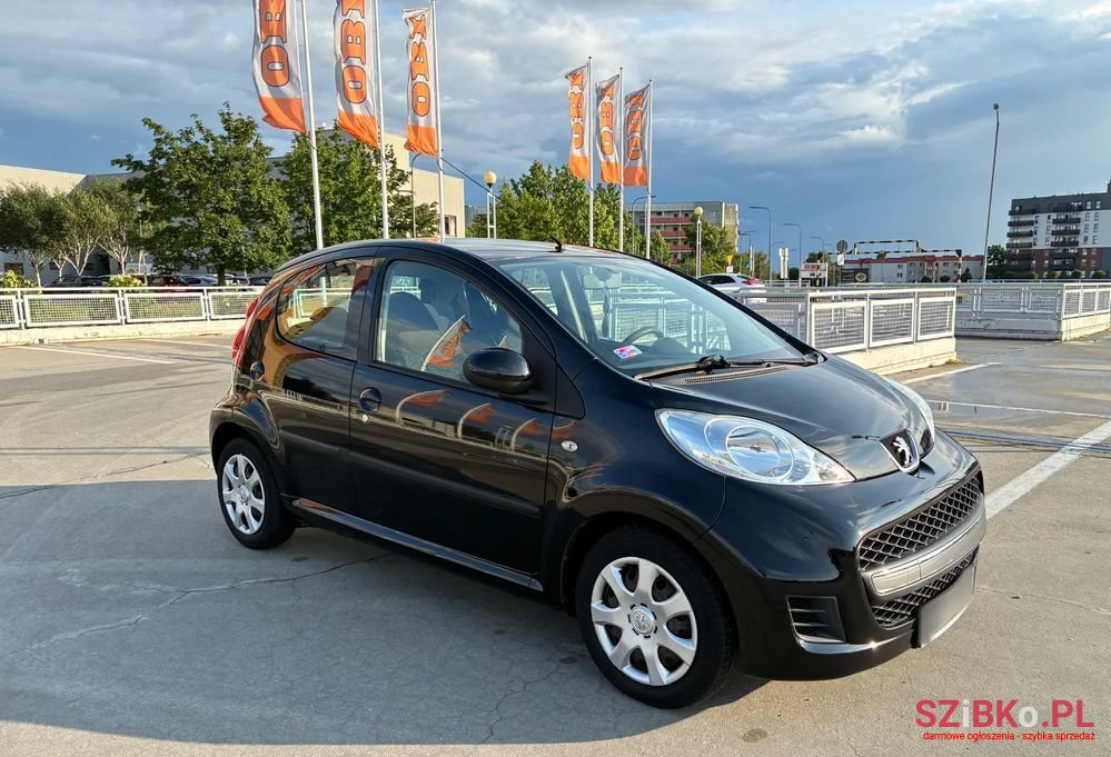 2010' Peugeot 107 1.0 Urban Move photo #1