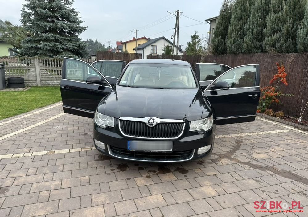 2011' Skoda Superb photo #1