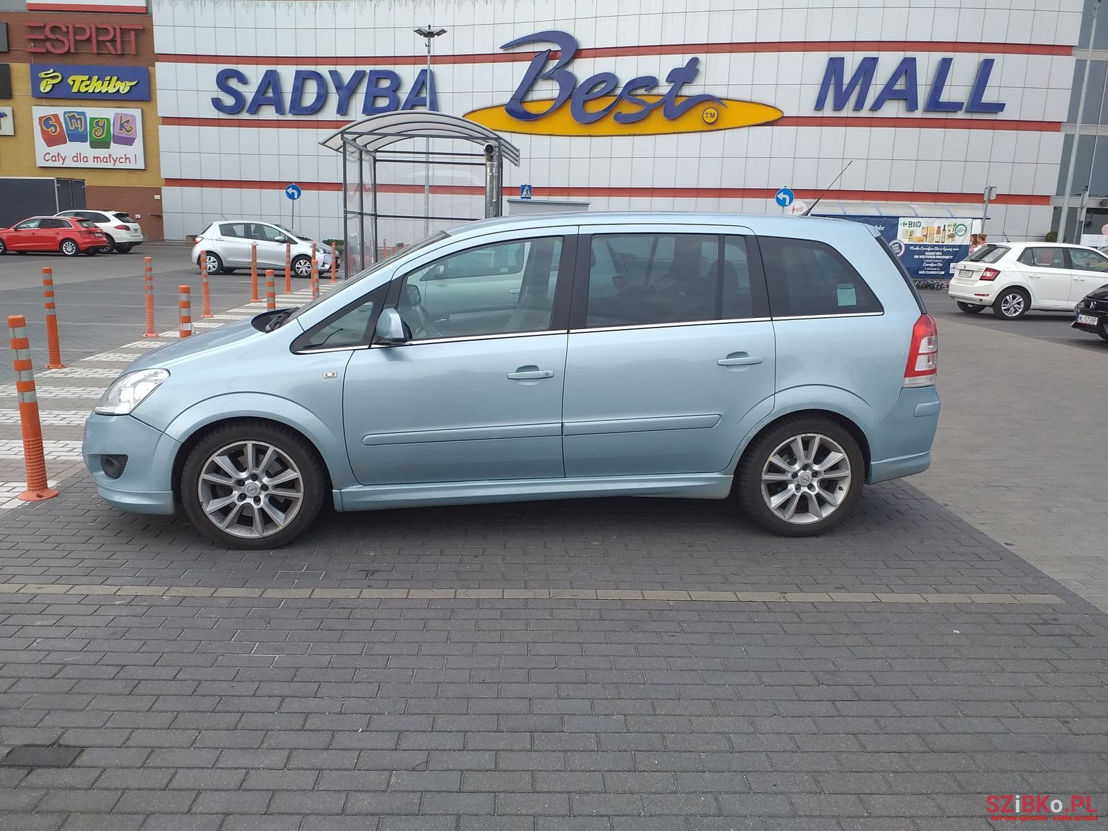 2010' Opel Zafira photo #1