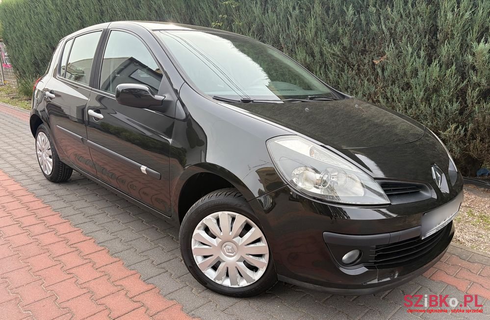 2006' Renault Clio photo #1