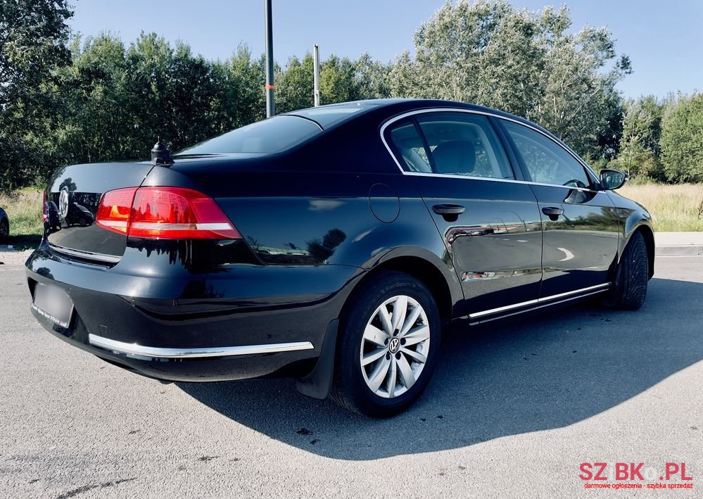 2011' Volkswagen Passat photo #5