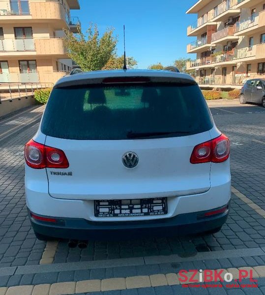 2011' Volkswagen Tiguan photo #5