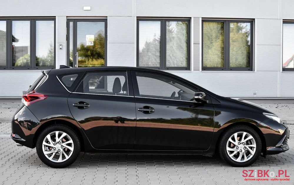 2015' Toyota Auris photo #5