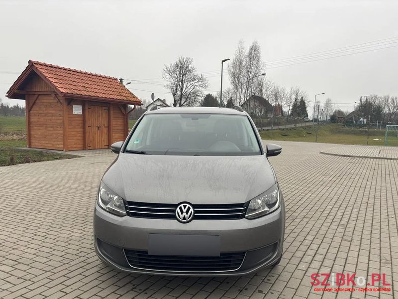 2011' Volkswagen Touran photo #2