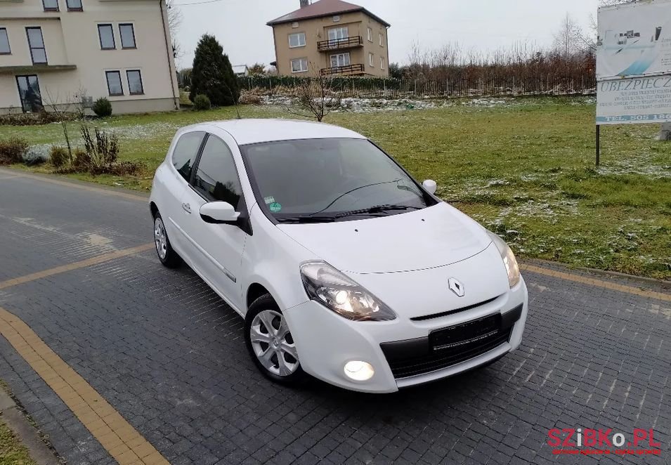 2010' Renault Clio photo #1