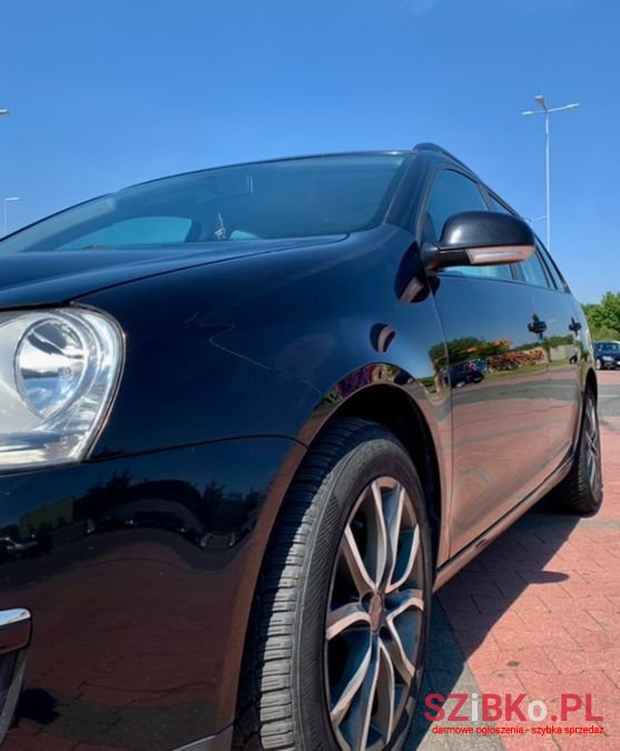 2009' Volkswagen Golf photo #5