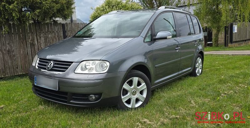2004' Volkswagen Touran 2.0 Fsi Highline photo #1