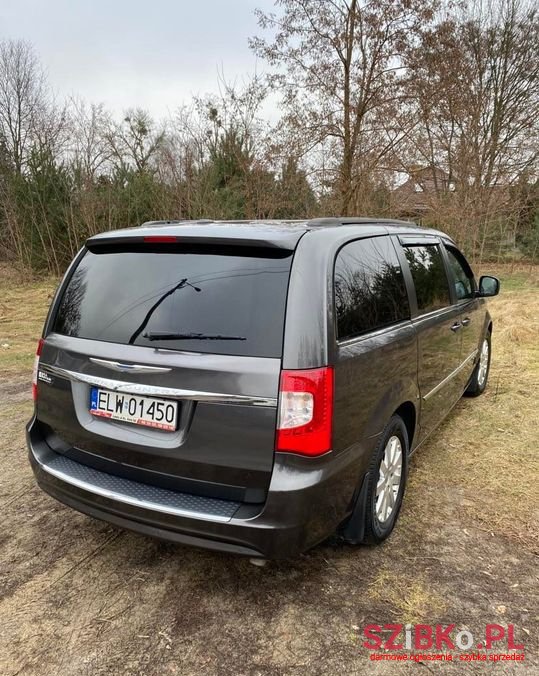 2015' Chrysler Town & Country photo #3