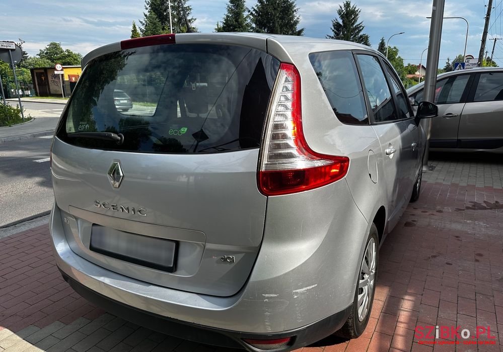 2010' Renault Grand Scenic photo #5