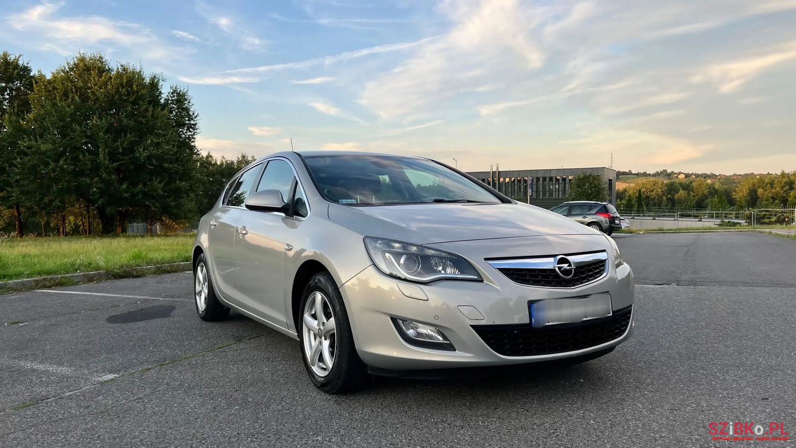 2010' Opel Astra photo #2