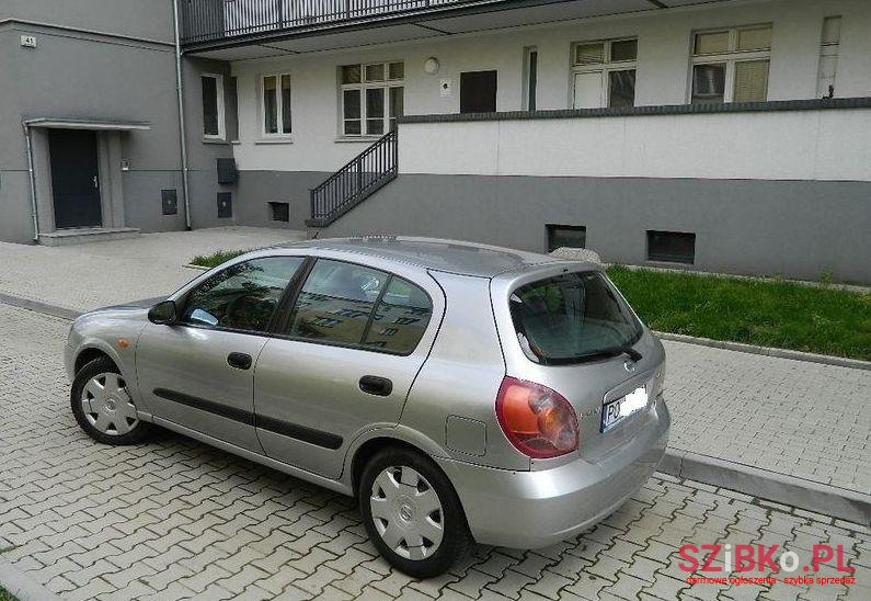 2004' Nissan Almera photo #2