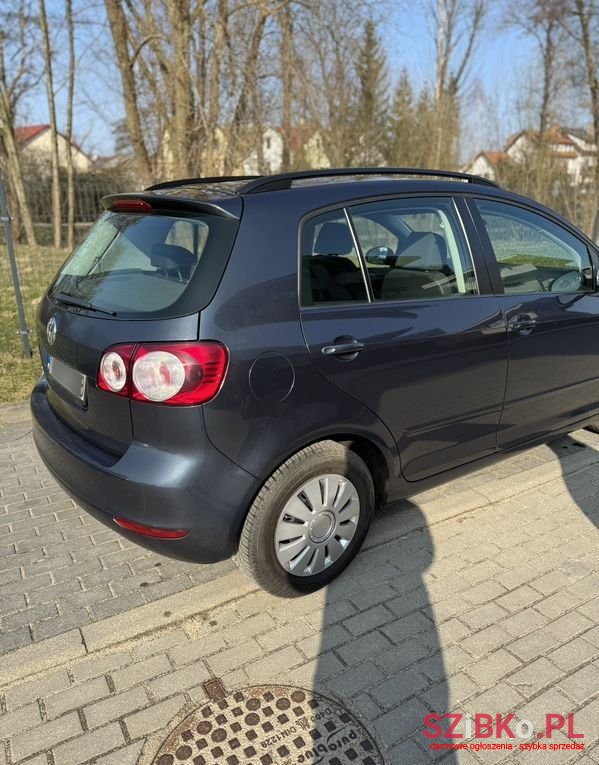 2009' Volkswagen Golf Plus photo #3