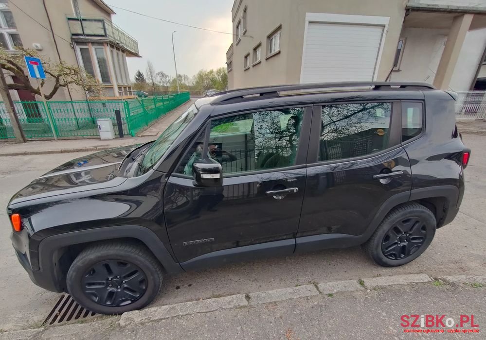 2016' Jeep Renegade photo #2