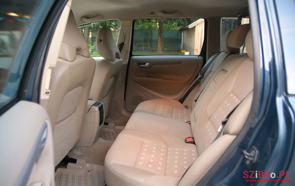 2005' Volvo V70 photo #6